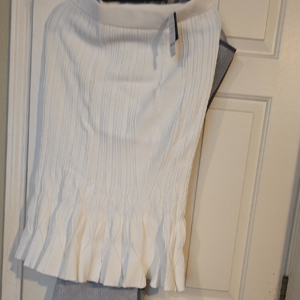 Bebe White Textured Midi Skirt